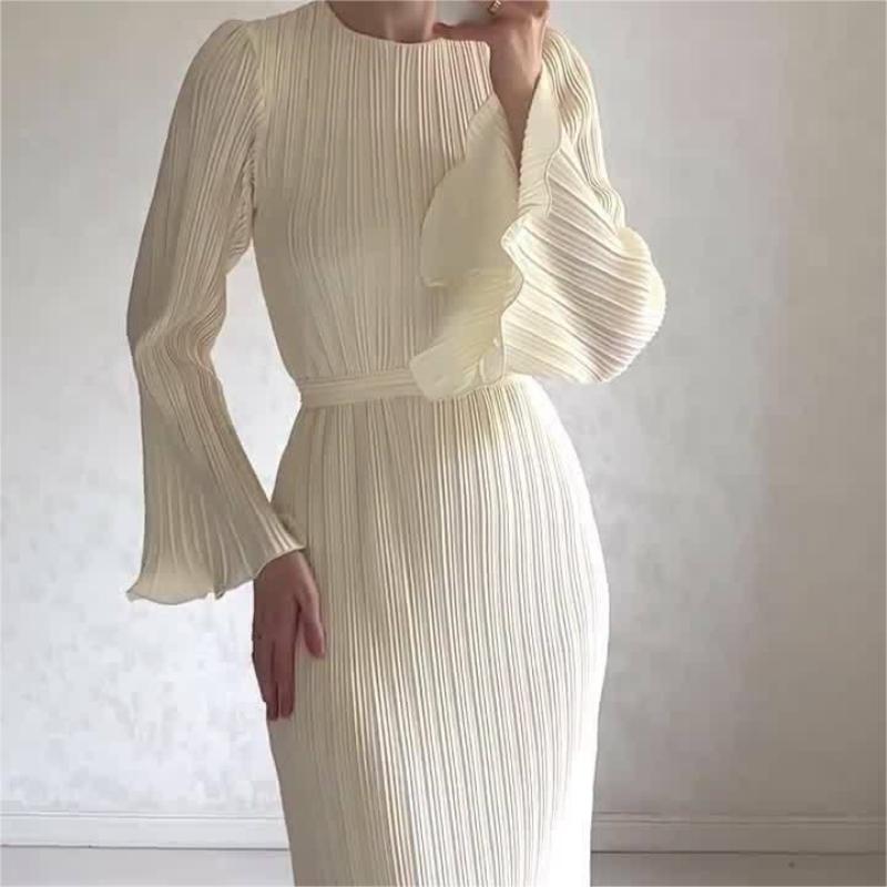 Neues elegantes Kleid mit ausgestellten Ärmeln - zeitlos & schmeichelnd