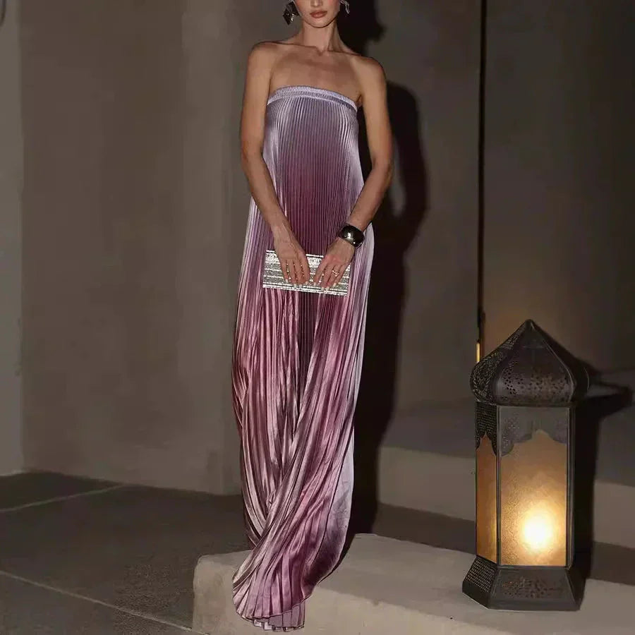 đTrĂ€gerloses Abendkleid mit Farbverlauf und Plisseefalten