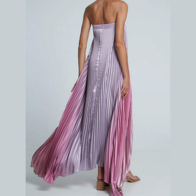 đTrĂ€gerloses Abendkleid mit Farbverlauf und Plisseefalten