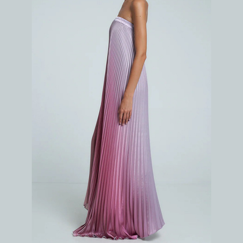 đTrĂ€gerloses Abendkleid mit Farbverlauf und Plisseefalten