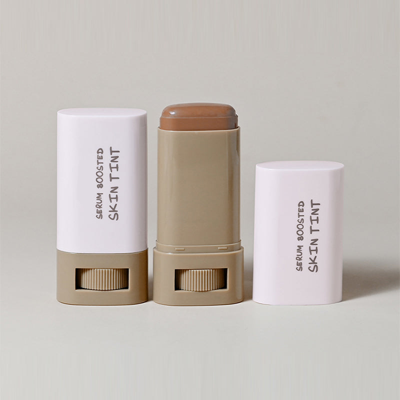 Feuchtigkeitsspendender und aufhellender Essential Foundation Stick