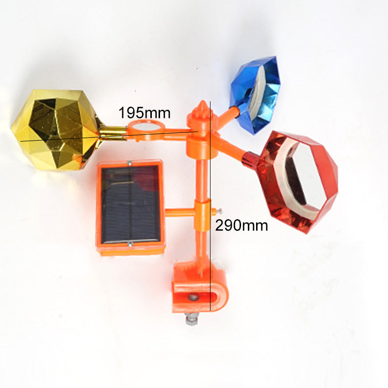 Vogelscheuche mit Reflektor und Windmaschine mit Sound