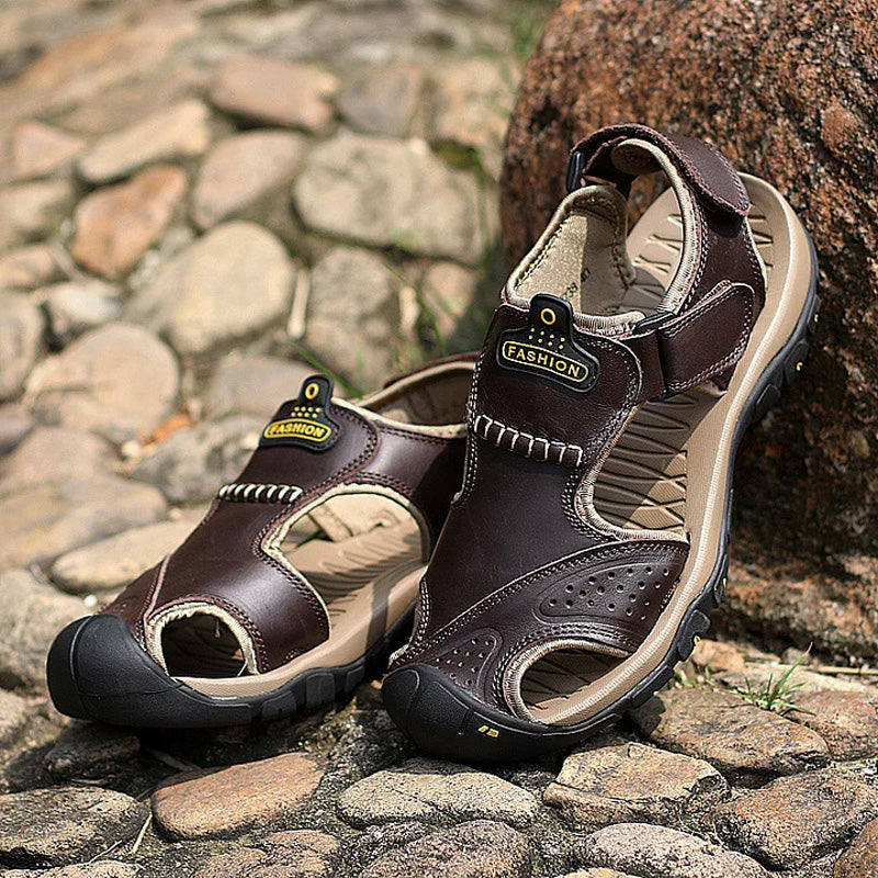 Lässige Sommersandalen mit geschlossener Zehenpartie und Klettverschluss für Herren