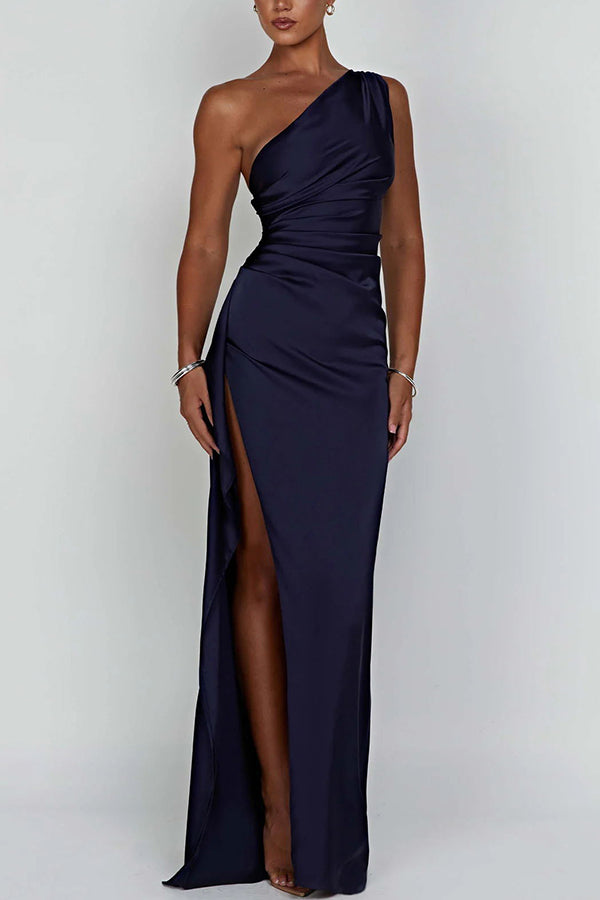 đ50% Rabattâ° Satinkleid in MaxilĂ€nge mit Schlitz und Drapierung, One-Shoulder-Design