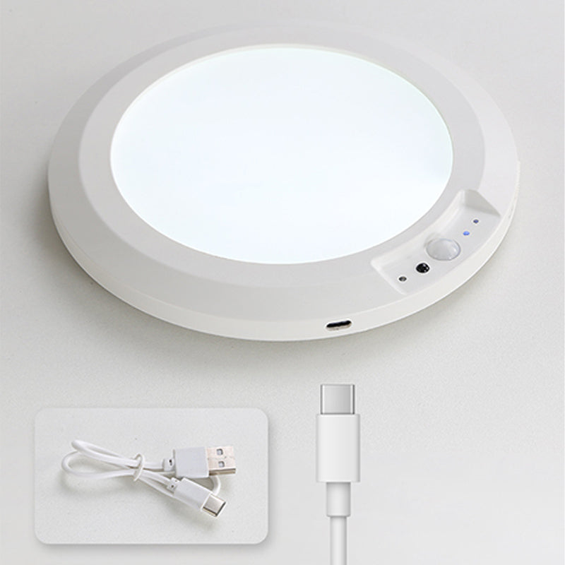 Wiederaufladbare Deckenleuchte mit Bewegungssensor, diese tragbare LED-Leuchte ist energieeffizient und wird mit Fernbedienung geliefert. Es bietet drei einstellbare Lichtfarben und mehrere Helligkeitsstufen, so dass es für Innenschränke geeignet is