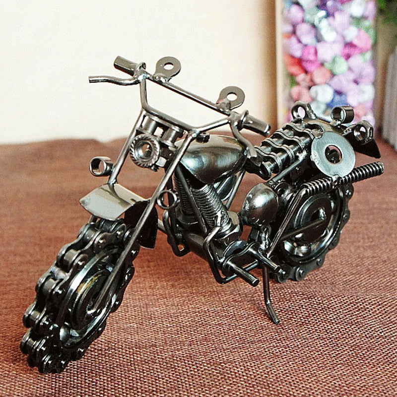 Handgefertigtes Motorradmodell aus Eisen