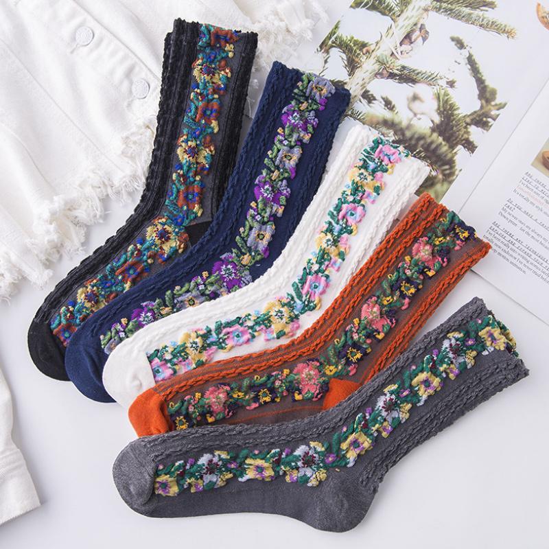 Vintage Socken mit Blumenstickerei