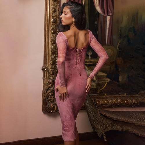Rosa Langärmeliges Kleid mit Taillierung