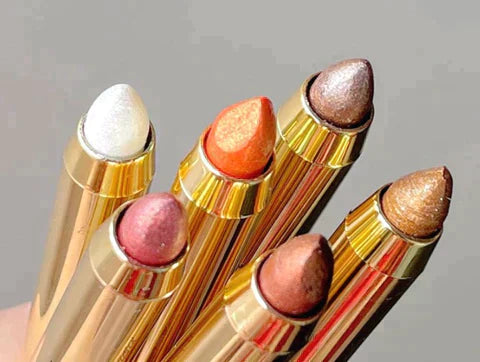Metallisch schimmernder Lidschatten-Stift