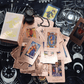 Witchy Cauldron Roségold-Tarotkarten mit Begleitbuch Wasserdichtes, knitterfreies Folien-Tarotkartenspiel für Anfänger Enthält Chakren, Planeten, Sternzeichen, Elemente und Affirmationen