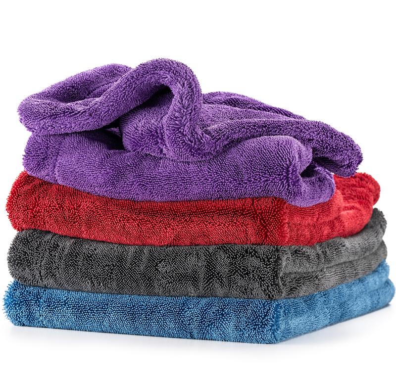 Weltweit saugstärkstes "Twisted" Trockentuch XXL mit 1800 GSM