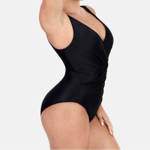 Figurformender Badeanzug mit tiefem V-Ausschnitt