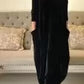 Neues schlankmachendes Longkleid mit Rundhalsausschnitt.