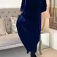 Neues schlankmachendes Longkleid mit Rundhalsausschnitt.