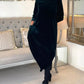 Neues schlankmachendes Longkleid mit Rundhalsausschnitt.