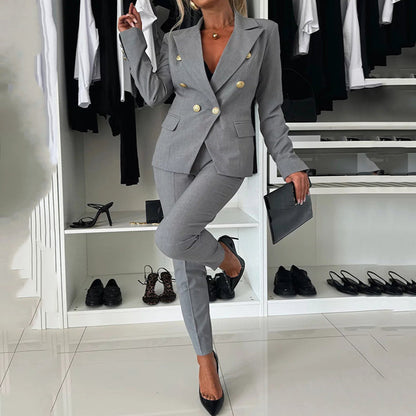 Damen-Anzugset mit doppelreihigem Blazer und maßgeschneiderter Hose