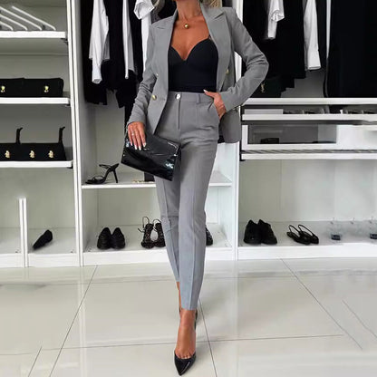 Damen-Anzugset mit doppelreihigem Blazer und maßgeschneiderter Hose