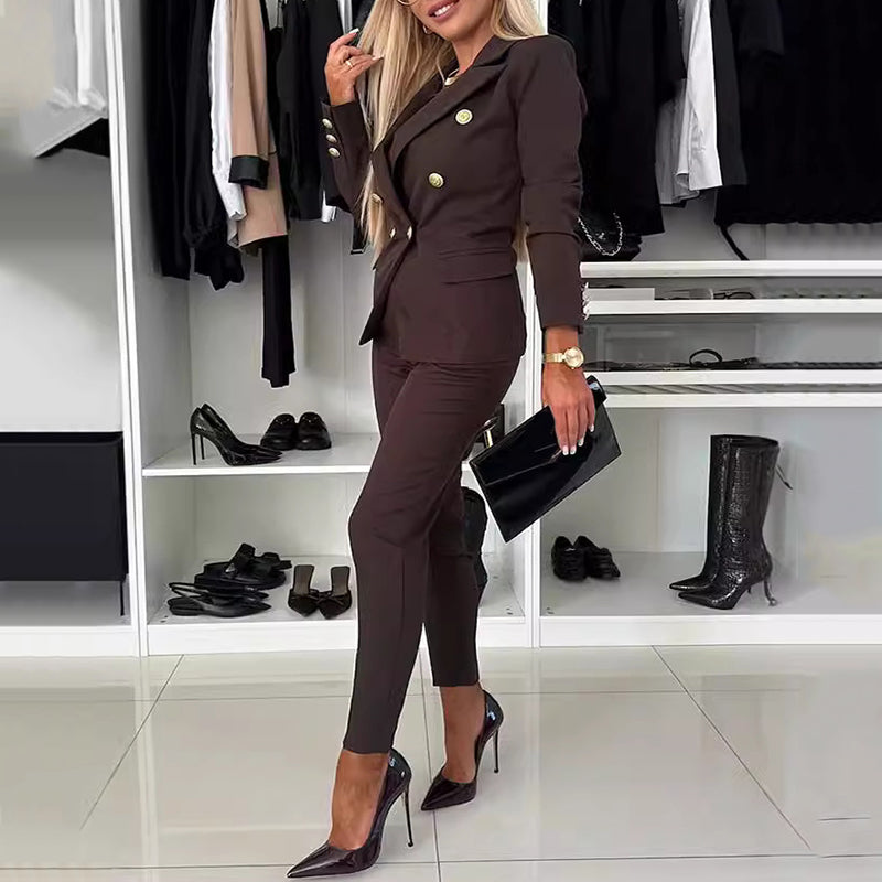 Damen-Anzugset mit doppelreihigem Blazer und maßgeschneiderter Hose