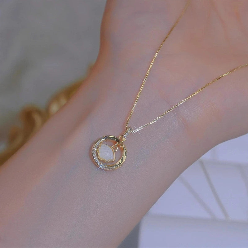 🌟 Charmante Halskette mit Zirkonia in Kreisform mit Jakobsmuscheln
