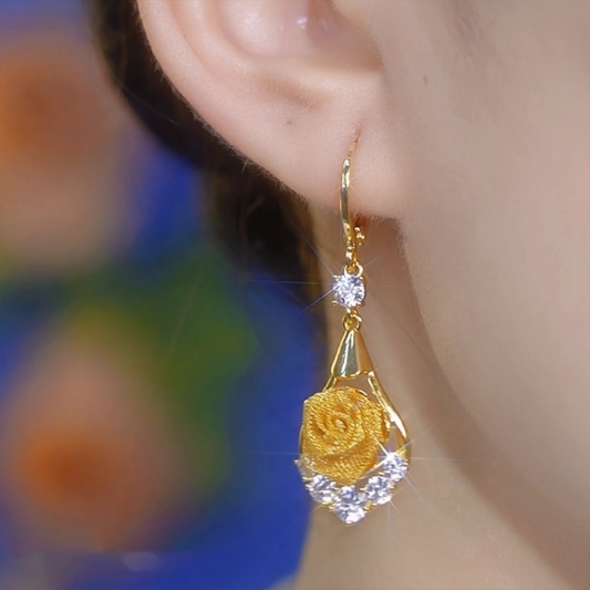 Elegante Mesh-Ohrringe mit Rosenmotiv