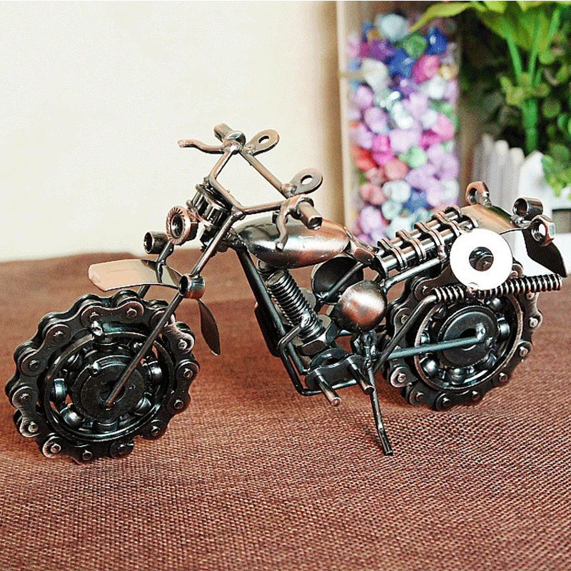 Handgefertigtes Motorradmodell aus Eisen