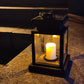 Warmes und romantisches Solar-Kerzenlicht im Innenhof