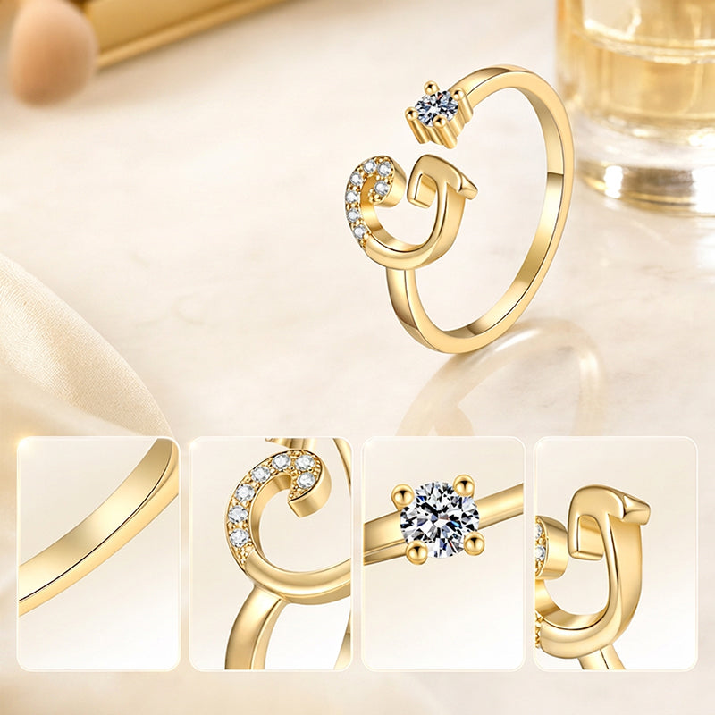 💍⏰ 50% RABATT – NUR FÜR KURZE ZEIT! Damen Ring mit Buchstaben – Funkelnde Zirkonia-Verzierung, verstellbare Größe & elegantes Design ✨