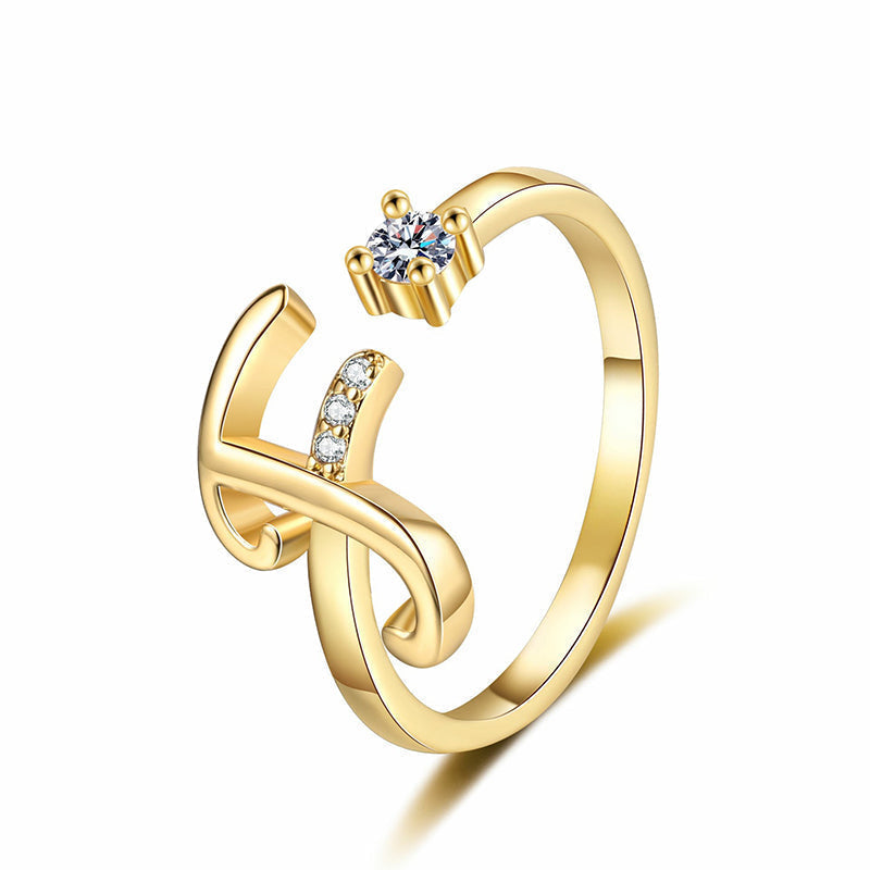💍⏰ 50% RABATT – NUR FÜR KURZE ZEIT! Damen Ring mit Buchstaben – Funkelnde Zirkonia-Verzierung, verstellbare Größe & elegantes Design ✨