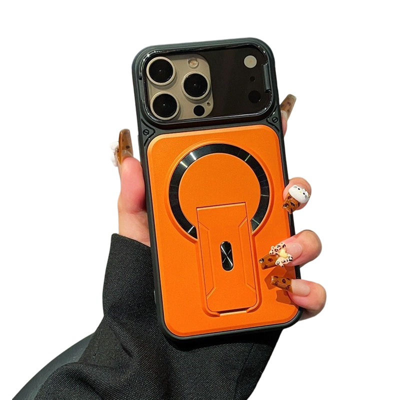 ✨ Eine Hülle, drei Upgrades – Magnetverschluss, aufklappbare Objektivabdeckung und platzsparender Ständer. Passend für iPhone 13–17. Versand aus Großbritannien