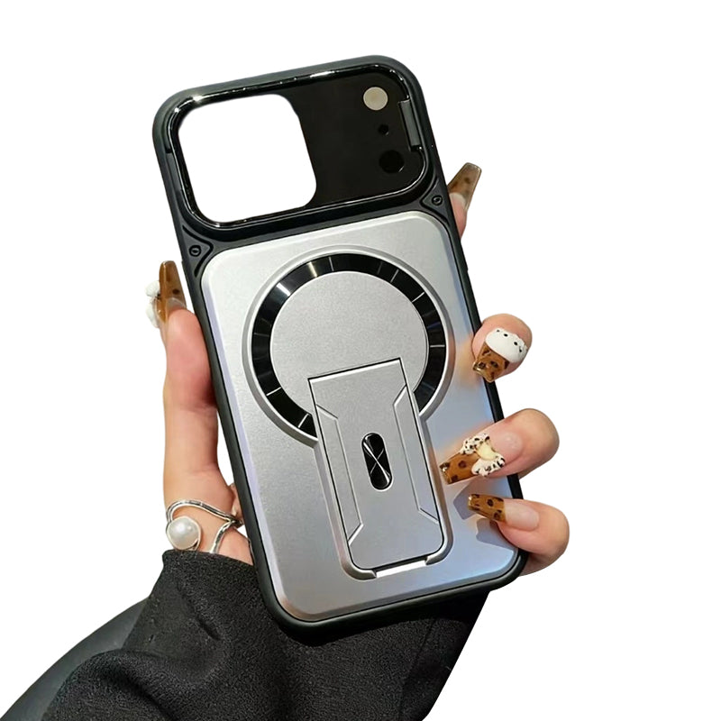 ✨ Eine Hülle, drei Upgrades – Magnetverschluss, aufklappbare Objektivabdeckung und platzsparender Ständer. Passend für iPhone 13–17. Versand aus Großbritannien