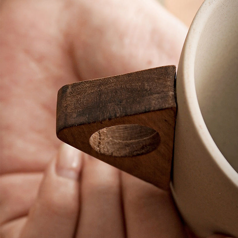 ☕ 50 % RABATT! 🍂 Vintage-Kaffeetasse – Holzgriff & Untertasse – Stilvoll & rustikal – Handgefertigte Keramik mit ergonomischen Holzelementen ✨
