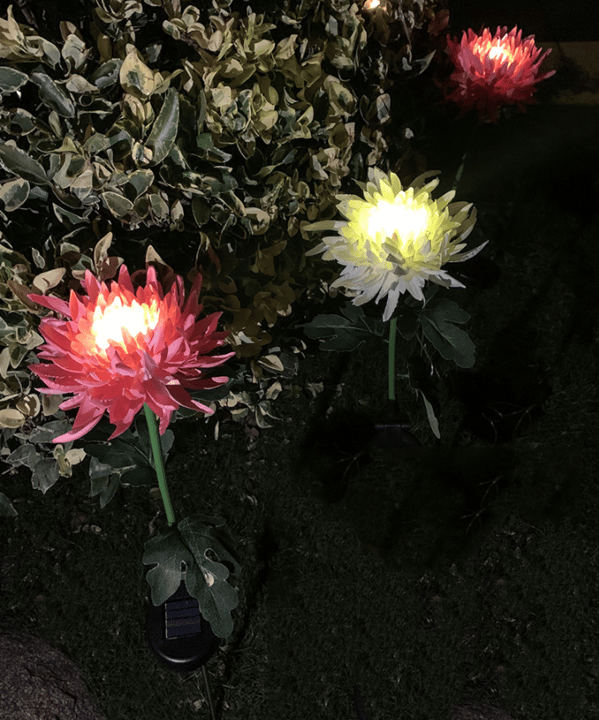 LED-Solar-Gartenlampe aus künstlichen Chrysanthemen